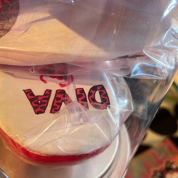 Lil Tootsies hand painted Lil Diva shoes 0-6months new in pail - Picture 6 of 9